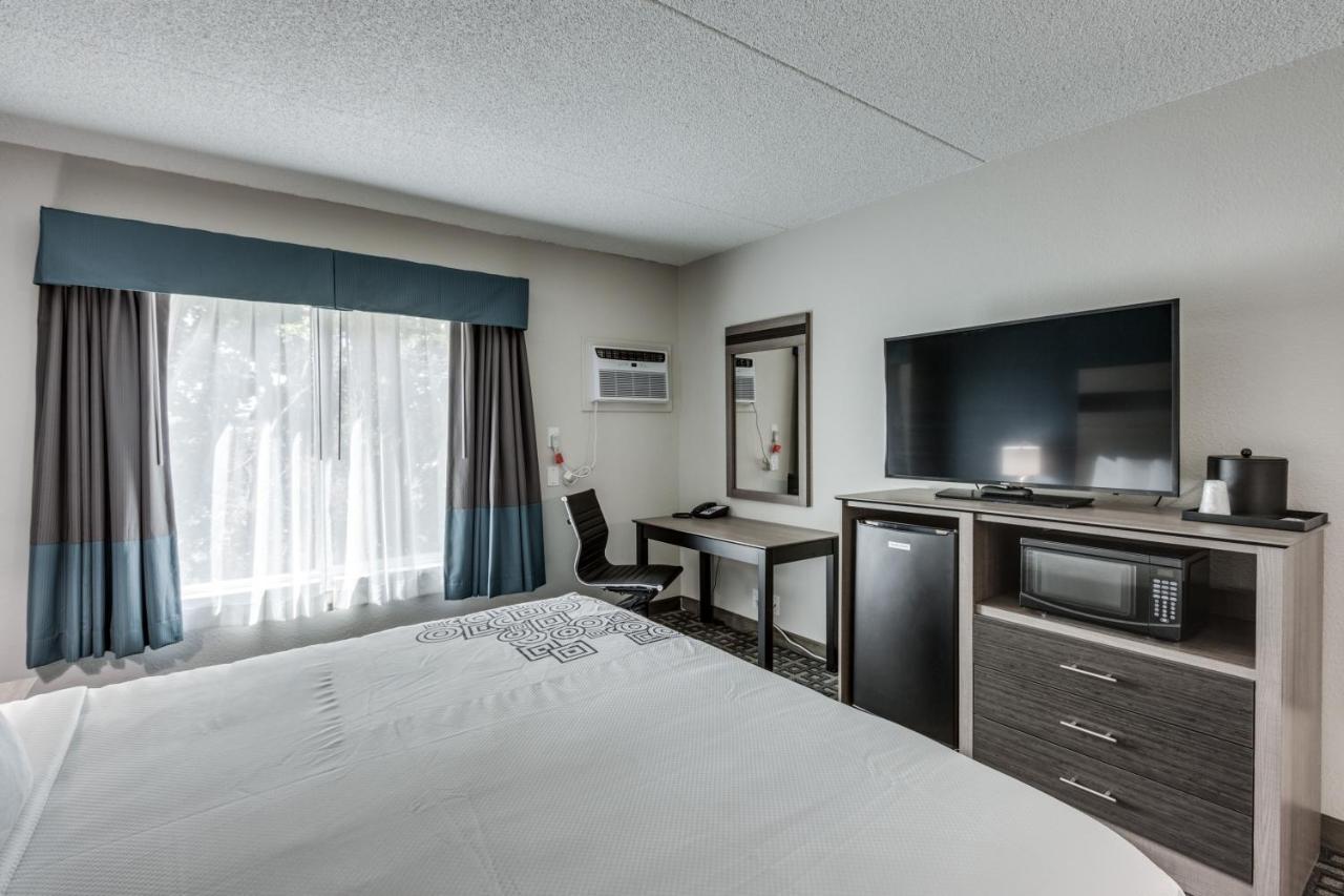 Days Inn & Suites By Wyndham スポーケン エクステリア 写真