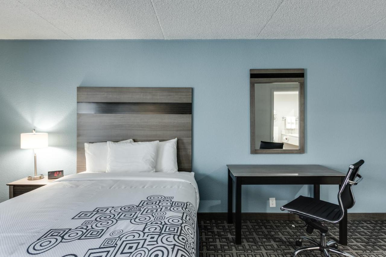 Days Inn & Suites By Wyndham スポーケン エクステリア 写真