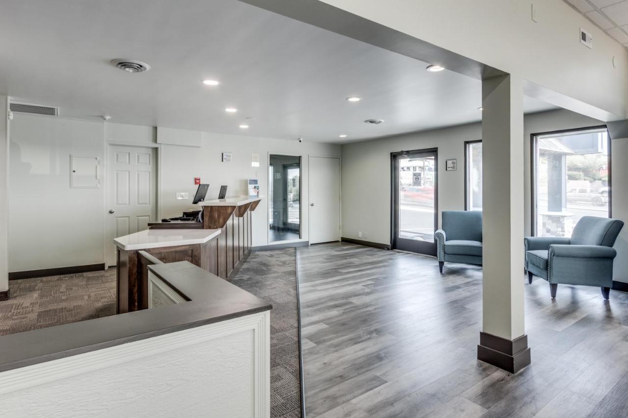 Days Inn & Suites By Wyndham スポーケン エクステリア 写真