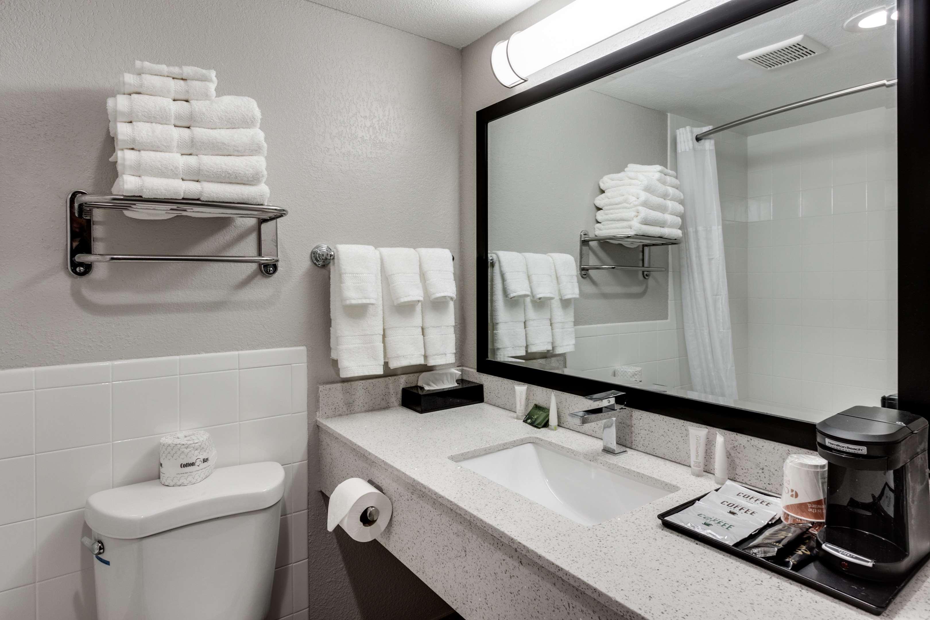 Days Inn & Suites By Wyndham スポーケン エクステリア 写真