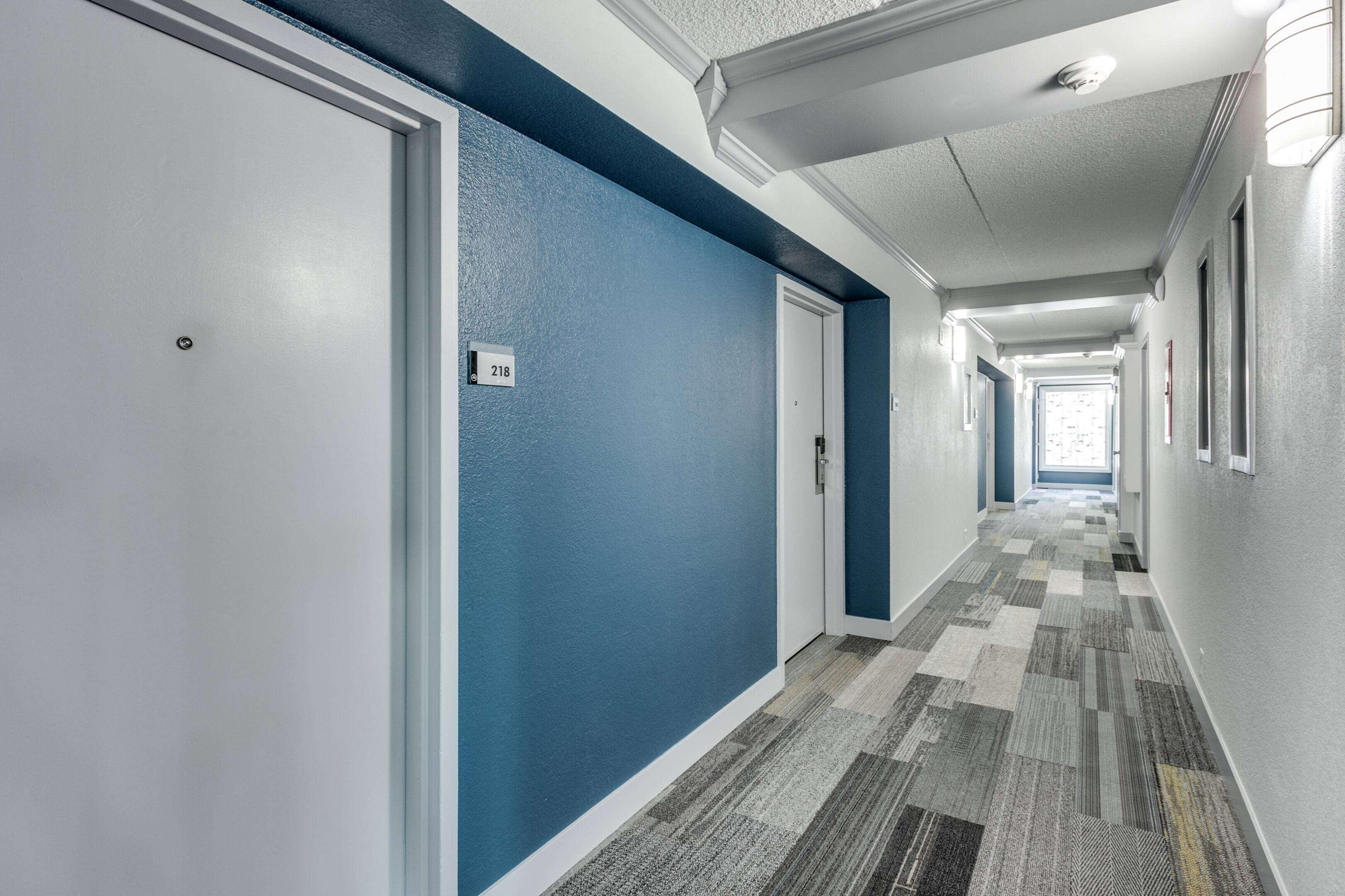 Days Inn & Suites By Wyndham スポーケン エクステリア 写真