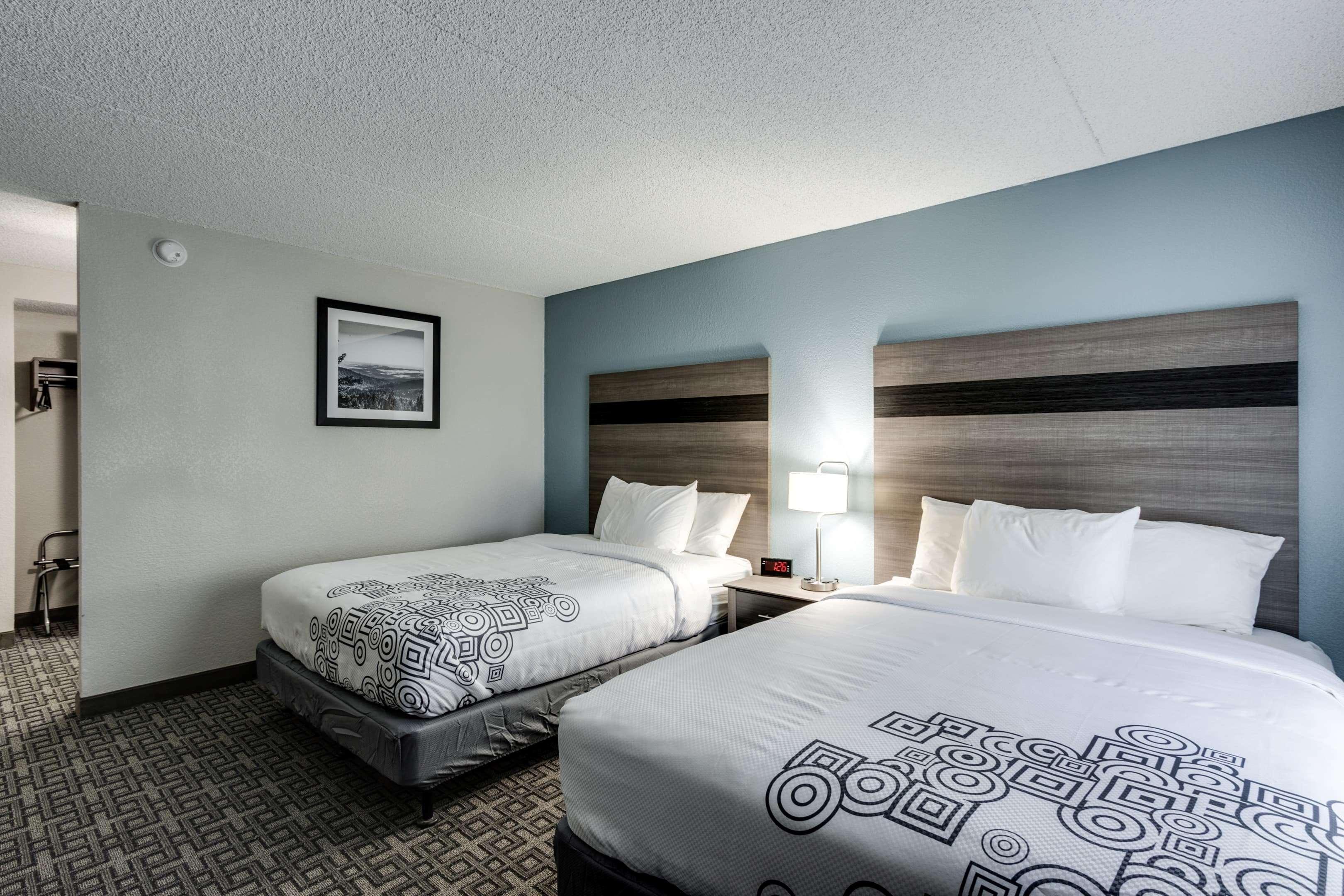 Days Inn & Suites By Wyndham スポーケン エクステリア 写真