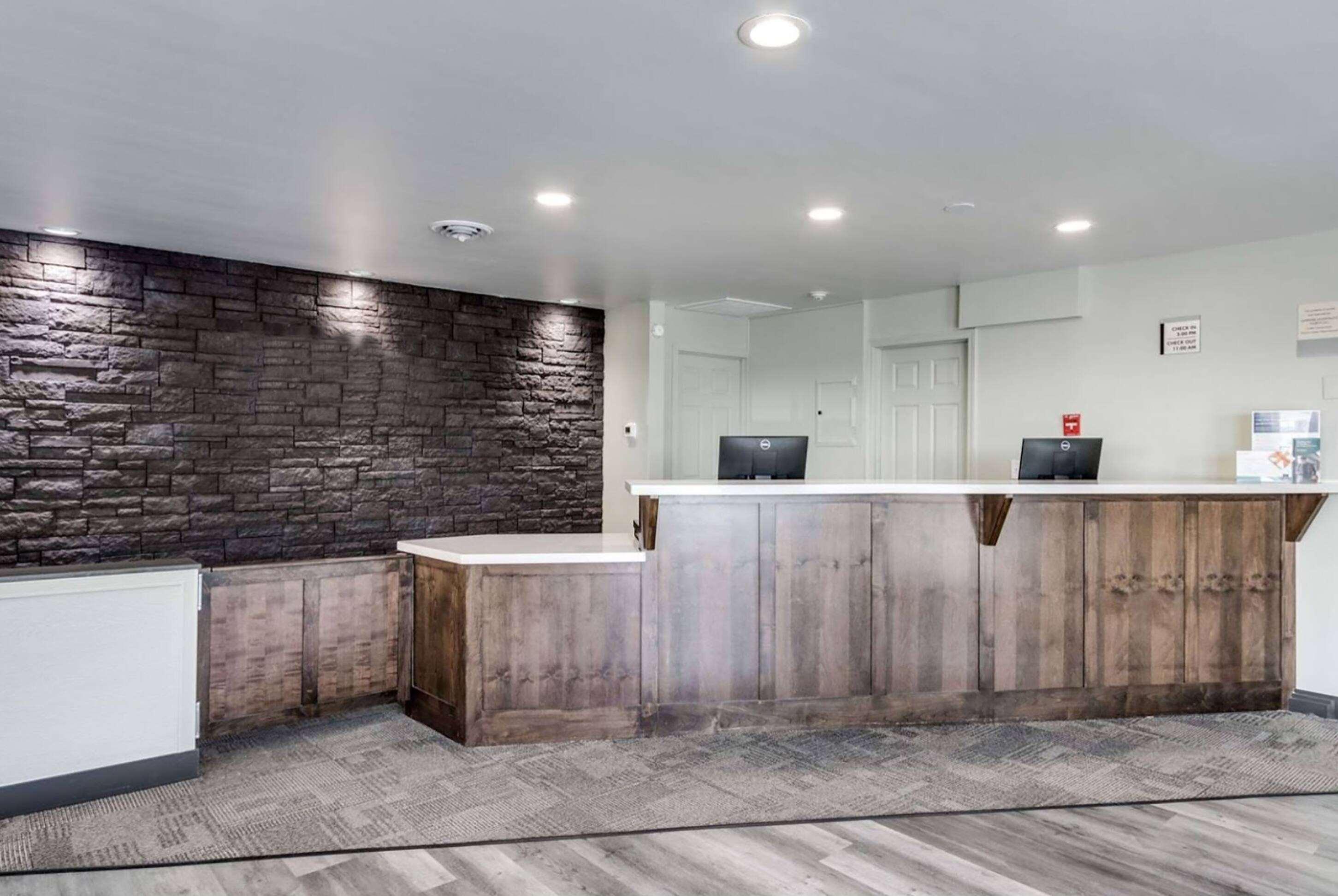Days Inn & Suites By Wyndham スポーケン エクステリア 写真