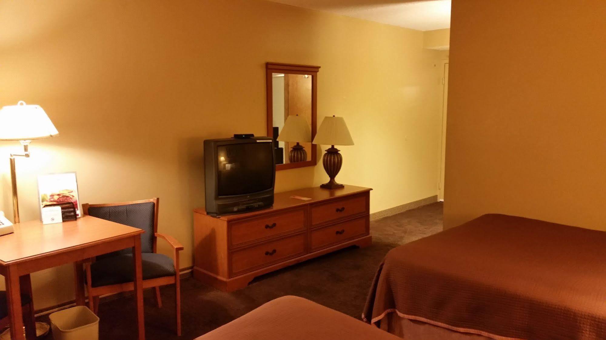 Days Inn & Suites By Wyndham スポーケン エクステリア 写真