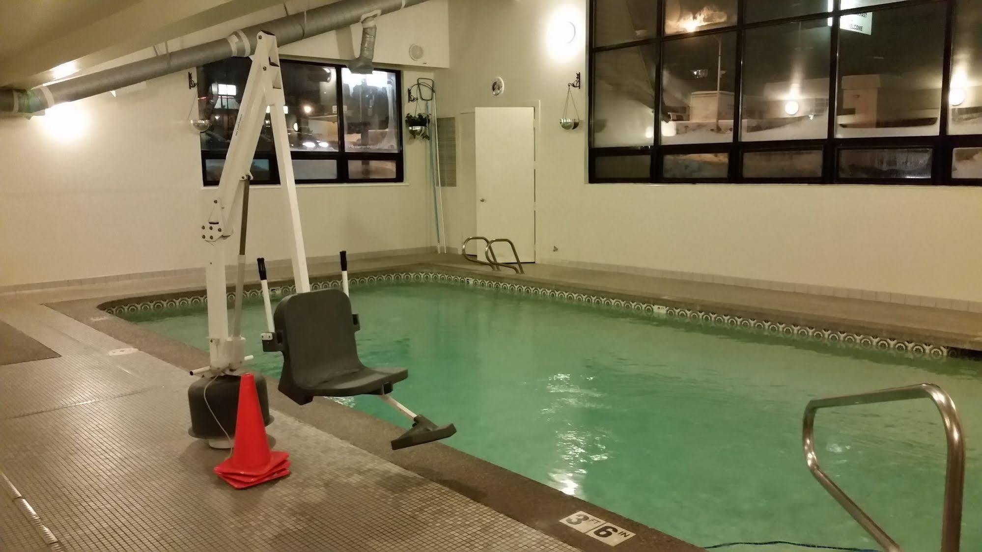 Days Inn & Suites By Wyndham スポーケン エクステリア 写真